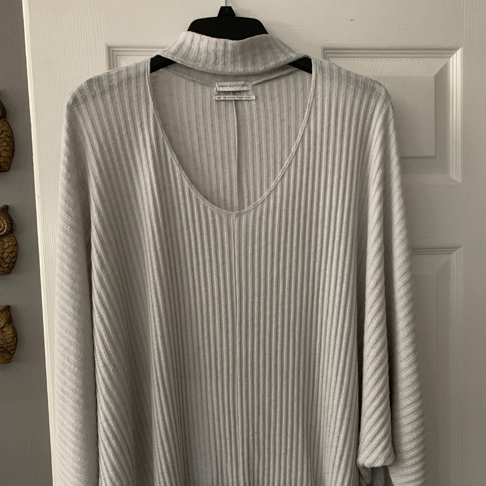 Urban outfitters gray top - Picture 1 of 2